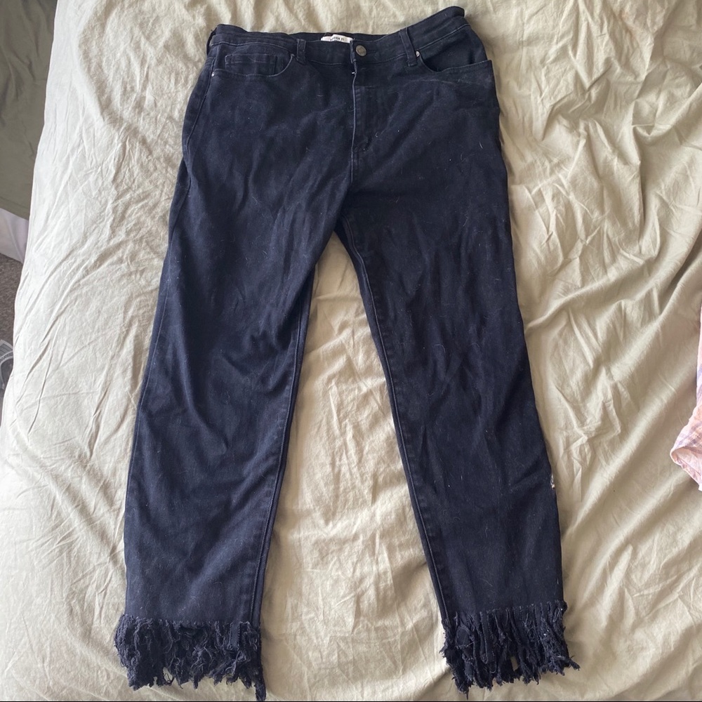 Cropped & Frayed Jeans